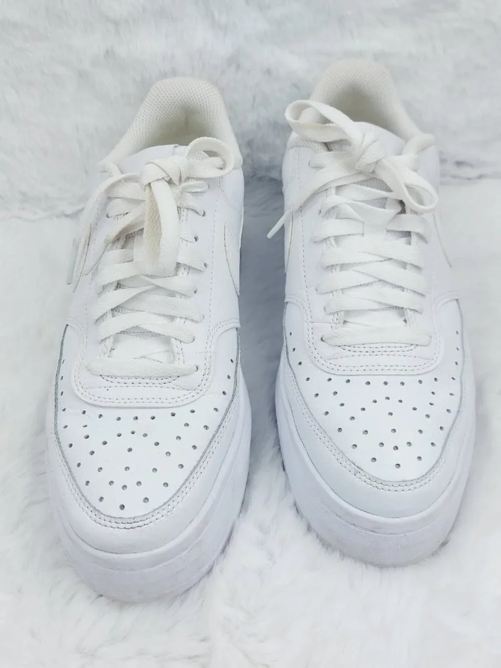 Nike women white